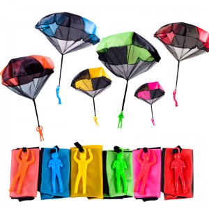 Children Outdoor Free Flying Sky Diving Toy Watching Landing Toy Jump-sack Hand Throwing Soldier Parachute Toys for Kids